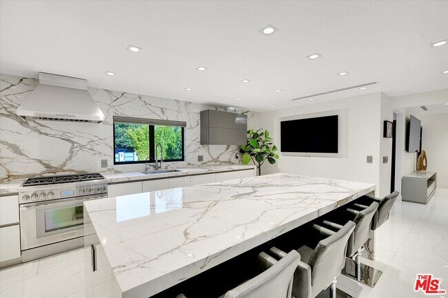 Building Photo - 11364 Sunset Blvd