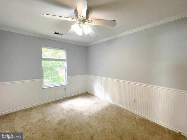 Building Photo - 20871 Freedom Run Dr