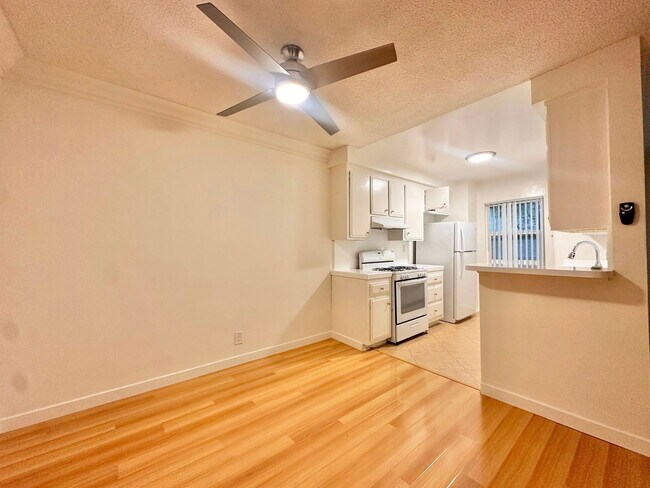 Building Photo - 1432 N Fairfax Ave