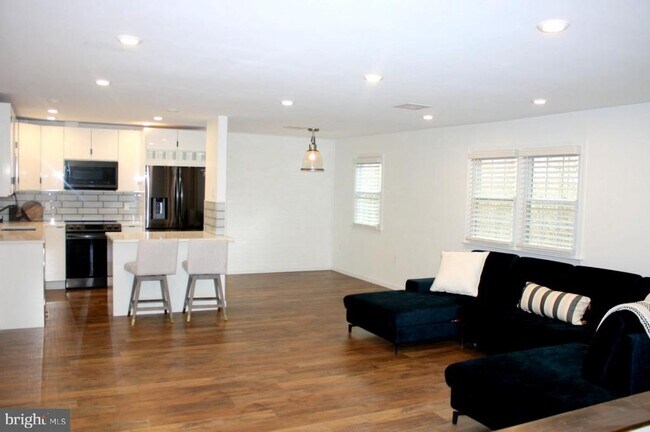 Primary Photo - 1311 Yardley Commons