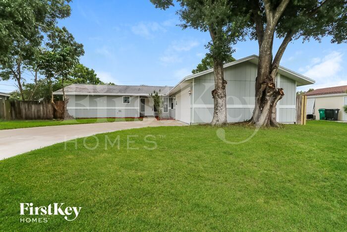Primary Photo - 521 SW Comet Terrace