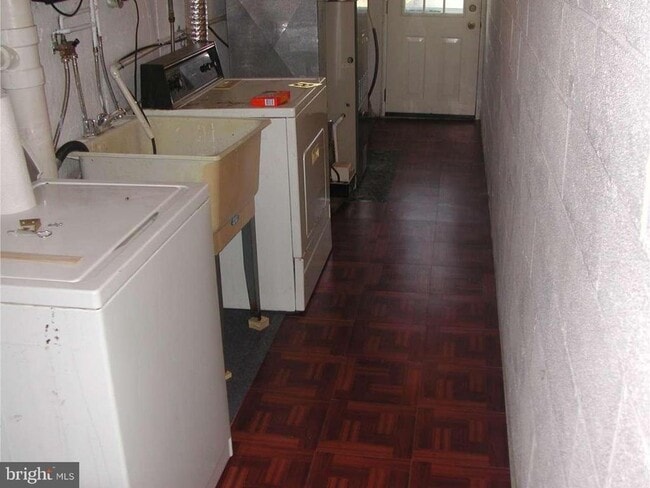 Building Photo - 358 Krams Ave