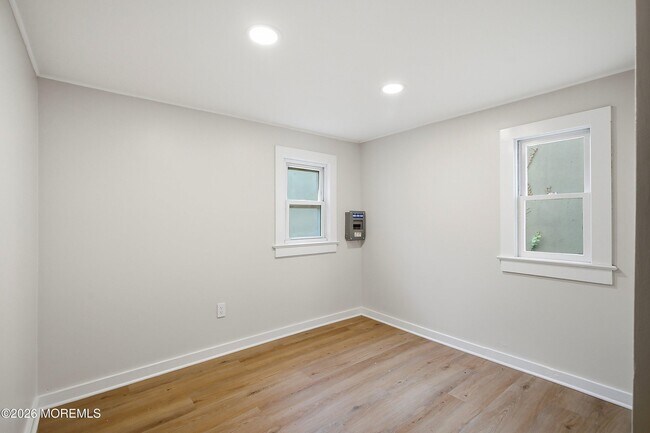 Building Photo - 1208 Maplewood Rd