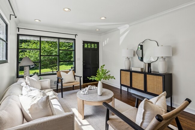 Building Photo - 2129 Arlington Ave NE