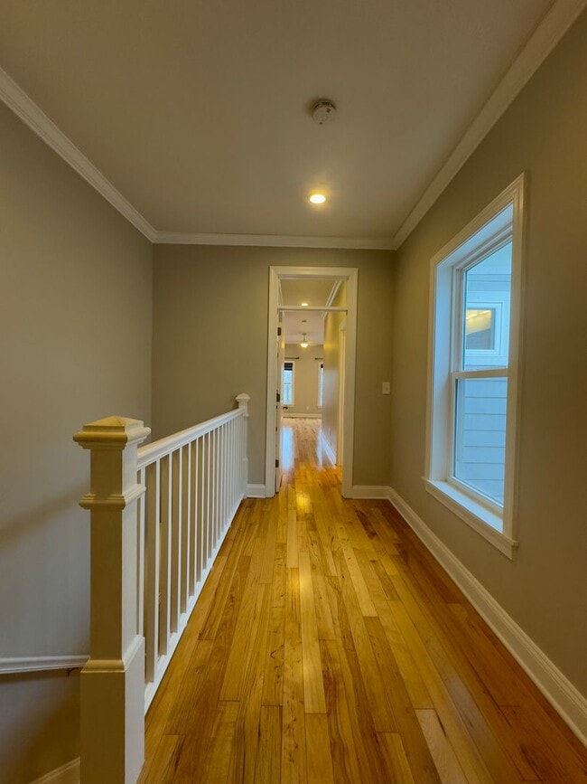 Building Photo - Charming 3 Bedroom/2.5 Bathroom Duplex in Hampden!