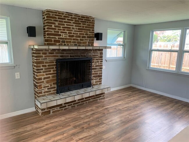 Building Photo - 2215 Pamela Dr