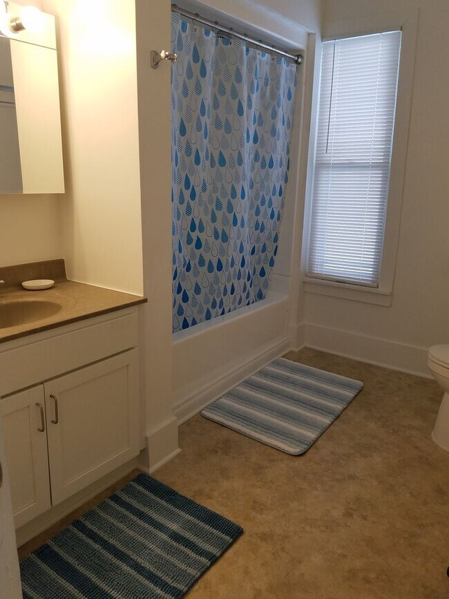 Building Photo - Grand Rapids, MI Downtown 2-Story Victorian-Style Cottage