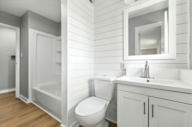 Building Photo - 3 bedroom home! **Move in special**