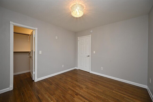 Building Photo - 2127 Lamonte Ln