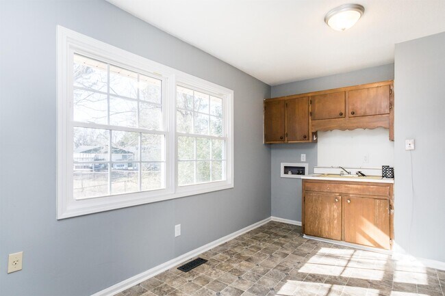 Building Photo - 108 Forestwood Dr