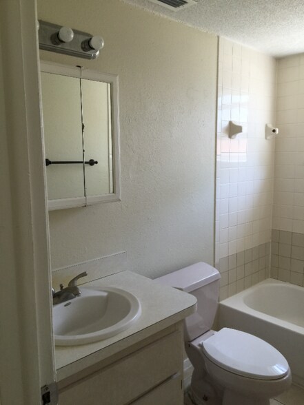 Building Photo - 5712 Quist Dr