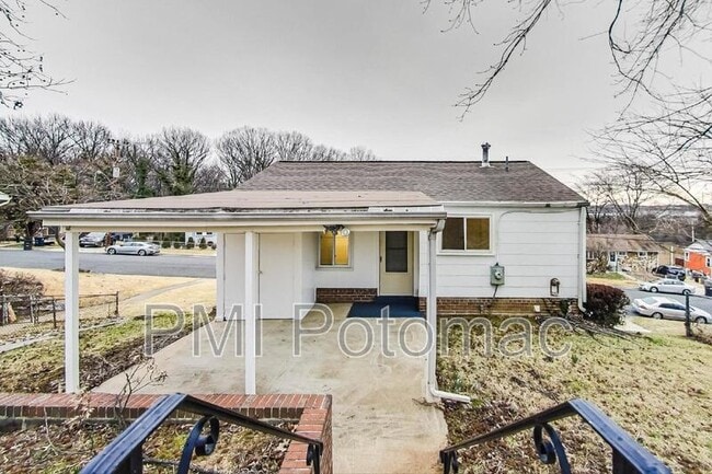Building Photo - 7422 Parkwood St