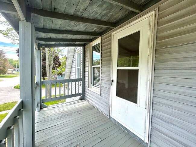 Building Photo - 2550 Crozier Ave