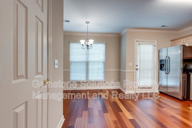 Building Photo - 1628 Brentwood Pointe