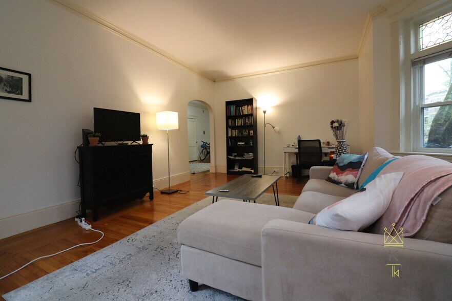 Building Photo - 25 Parkman St