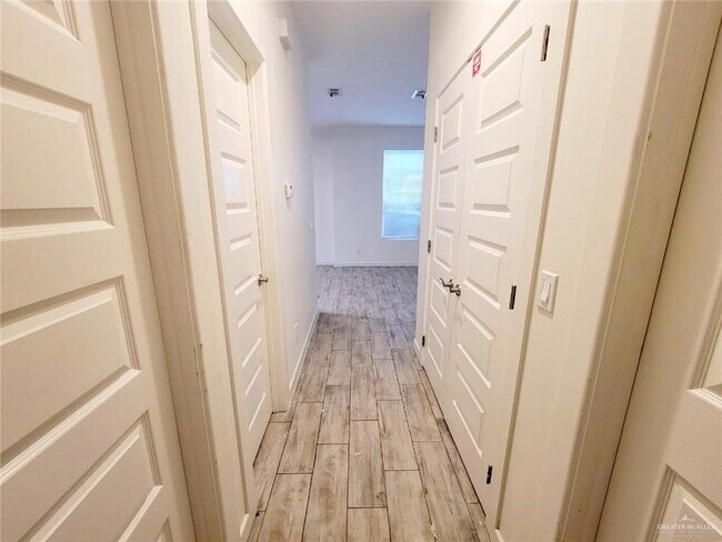 Building Photo - 9 Valeria St