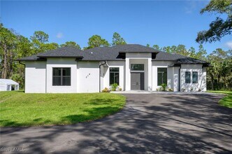 Building Photo - 219 33rd Ave NW