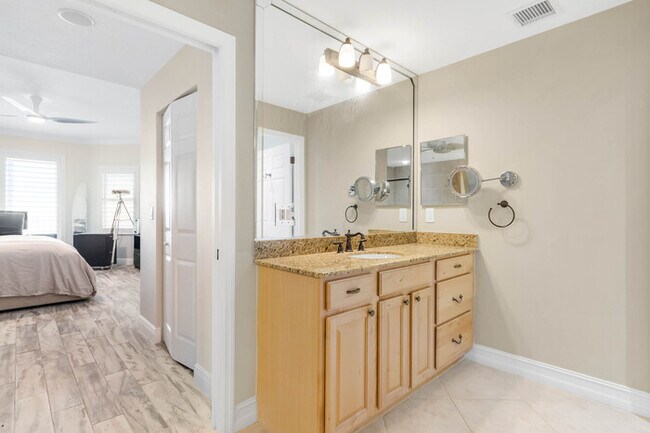 Building Photo - Whitley Bay - Waterview Condo for Rent