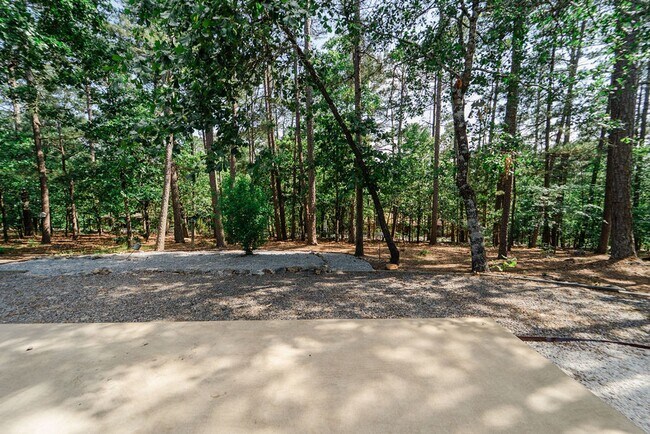 Building Photo - Charming 3 Bedroom, 2 Bathroom home! Call 501-922-9997 to set up a showing today!