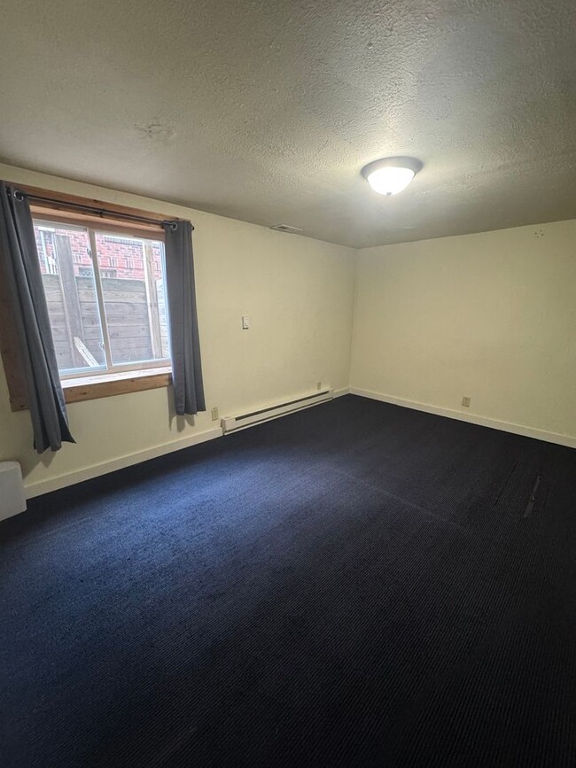 Building Photo - 4 Bedroom Right on Purdue Campus - AVAILAB...