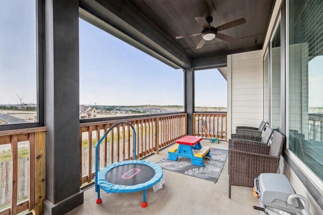 Building Photo - Elegant Living with Space to Spare | 4 Bed • 3.5 Bath