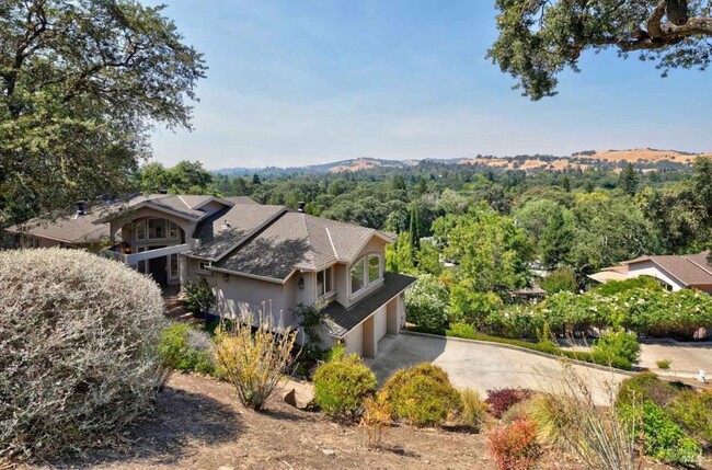 Building Photo - 309 Sequoia Terrace