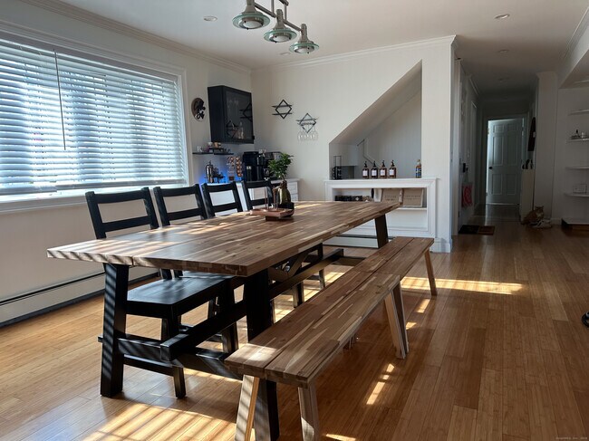 Building Photo - 72 Carson Ave