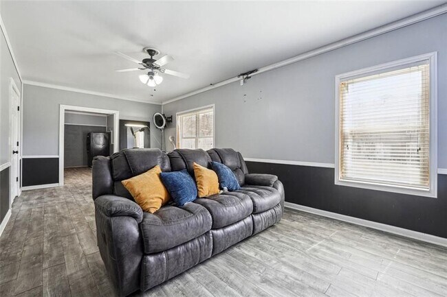 Building Photo - 6331 Salinger Ct