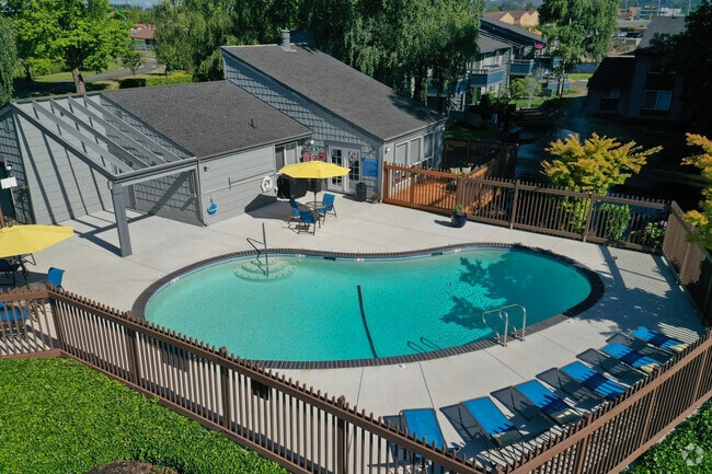 Building Photo - The Lakes