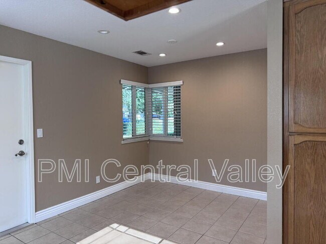 Building Photo - 2104 Graywood Ct