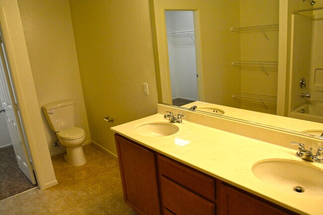 Building Photo - Impeccable Home in a Cul-de-Sac with Great Curb Appeal!