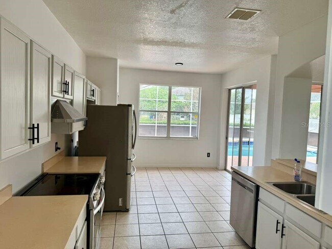 Building Photo - 13832 Hawk Lake Dr