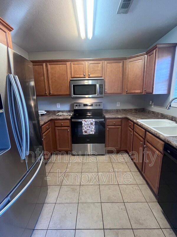 Building Photo - 1420 Hazelgreen Way