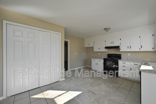 Building Photo - 436 10th Ct