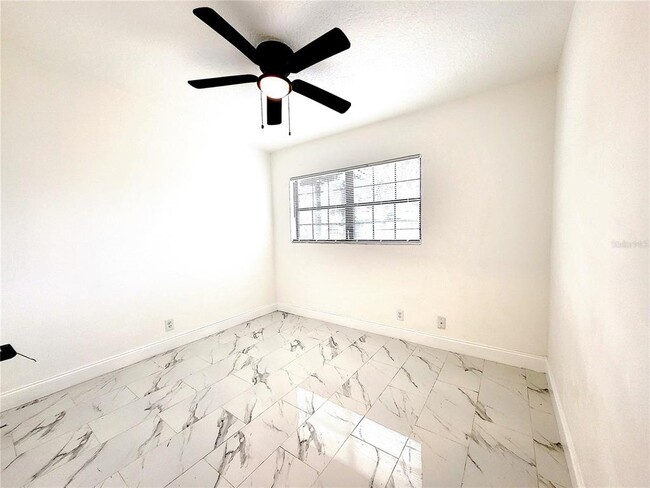 Building Photo - 2511 Drake Dr