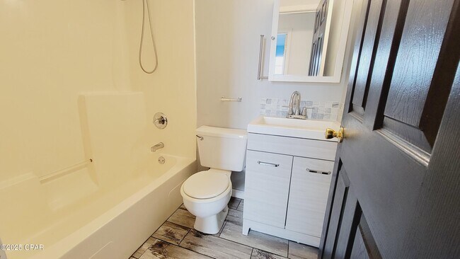 Building Photo - 1813 Arthur Ave