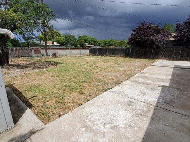 Building Photo - 1415 De Witt Ave