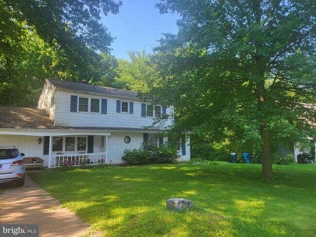 Building Photo - 10 Binford Ln