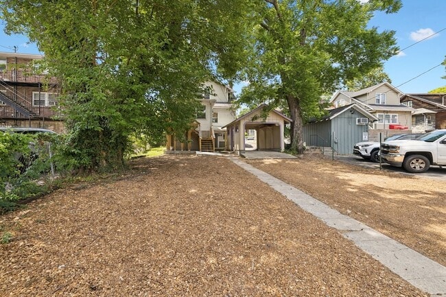 Building Photo - 1604 17th Ave S