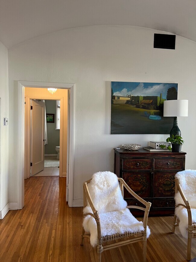 Building Photo - 9639 Farragut Dr