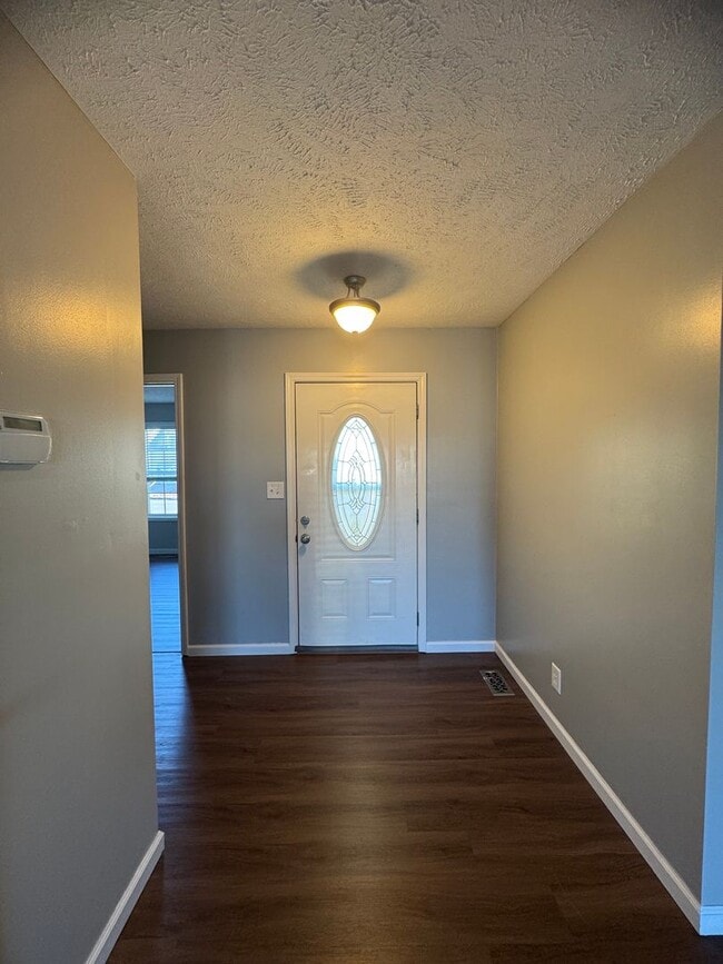 Building Photo - Beautiful Single Family Home in Clarksville