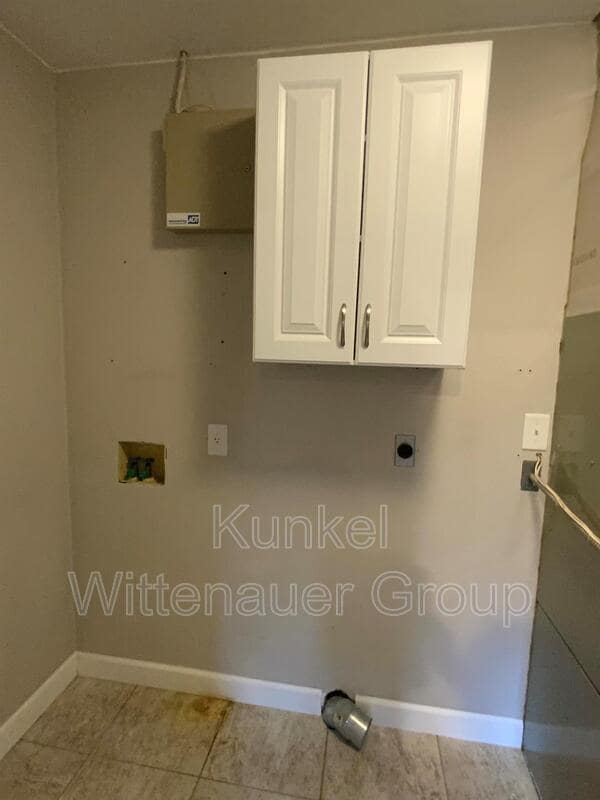 Building Photo - 1721 Spruce Hill Dr