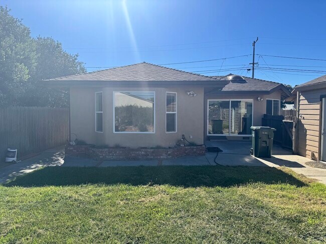 Building Photo - 143 Katherine Ave