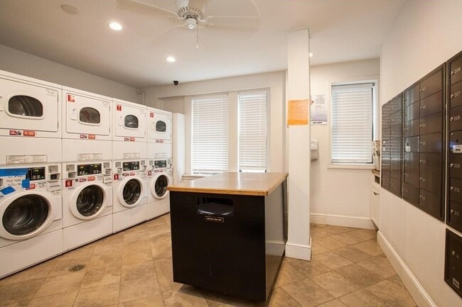 Building Photo - 66 Queensberry St