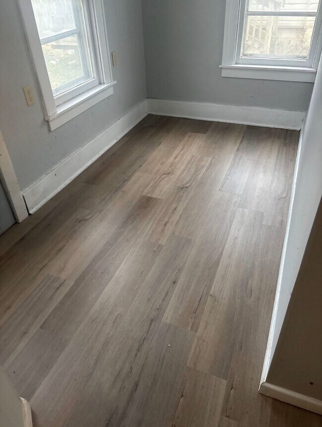 Building Photo - 623 W Main St