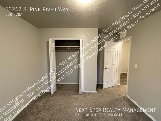 Building Photo - 13242 S Pine River Way