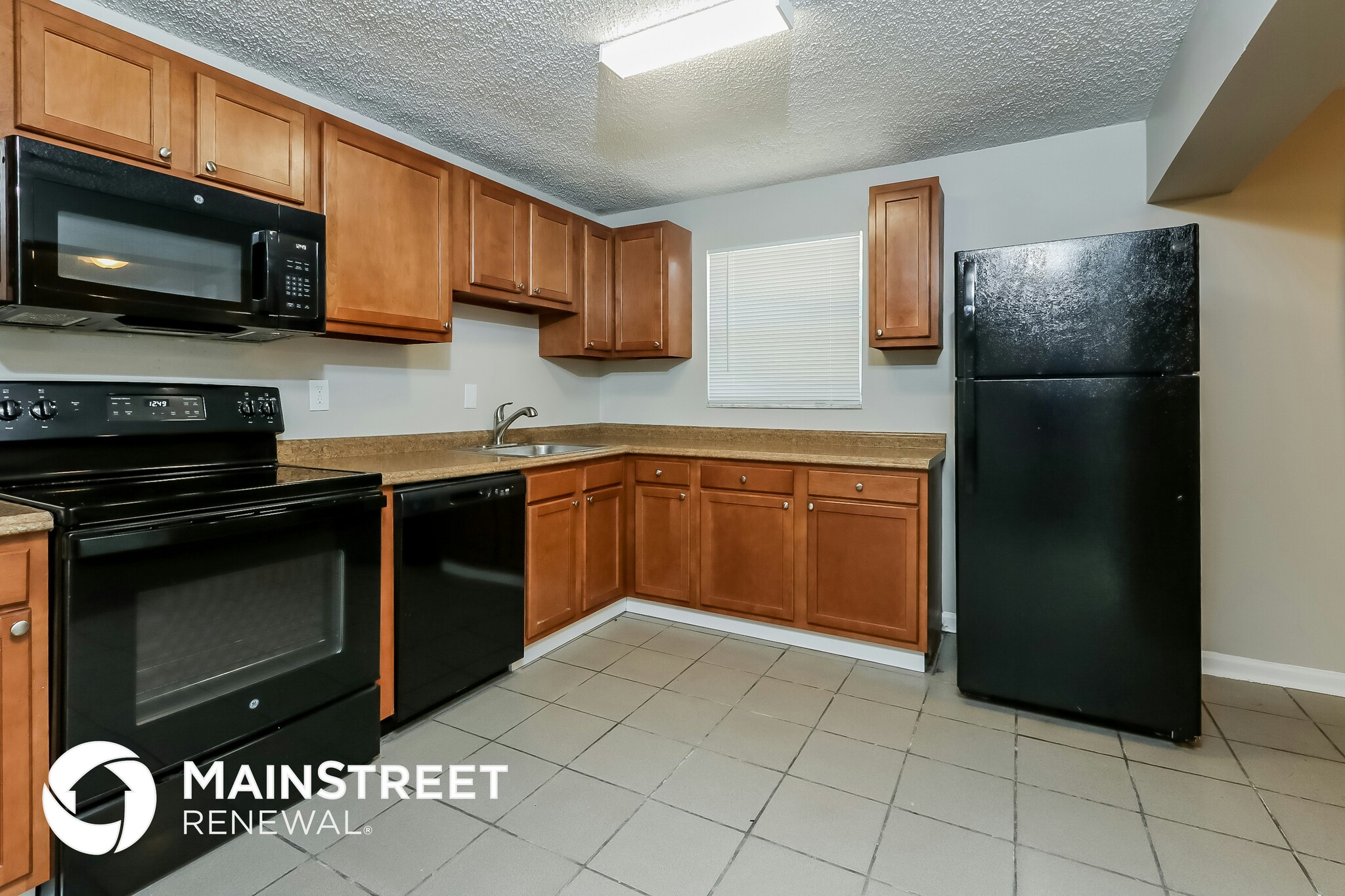 Building Photo - 4386 Pine St