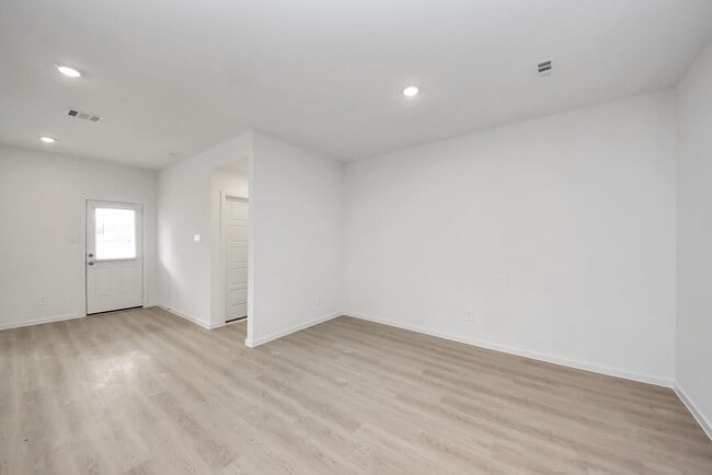 Building Photo - 342 Amy St