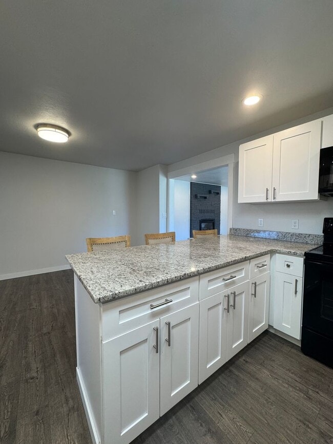 Building Photo - Spacious 4 Bed, 3 Bath House for Rent