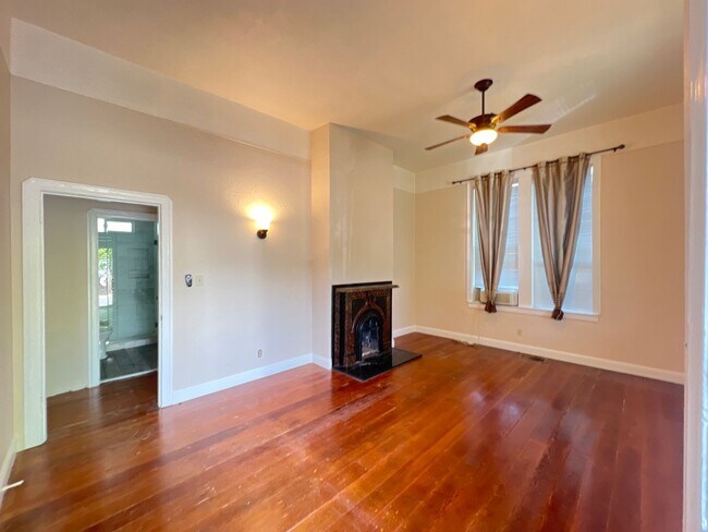 Building Photo - Downtown Benicia Remodeled Saltbox